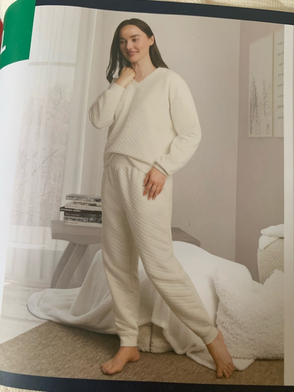 New Woman’s Lands' End Quilted Cream V-Neck Lounge Set. Size XL